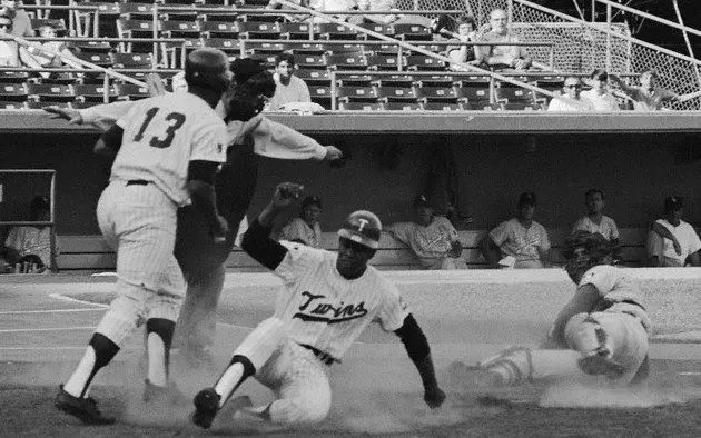 Baseball-Rod-Carew-7th-Steal-home-1969-7-16-2nd-inn