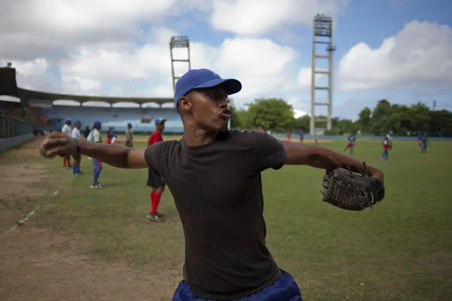 cuba-baseball-1_slide-b1f2f672c5d268cf63bf3c89bafdad815d2aa19a-s900-c85