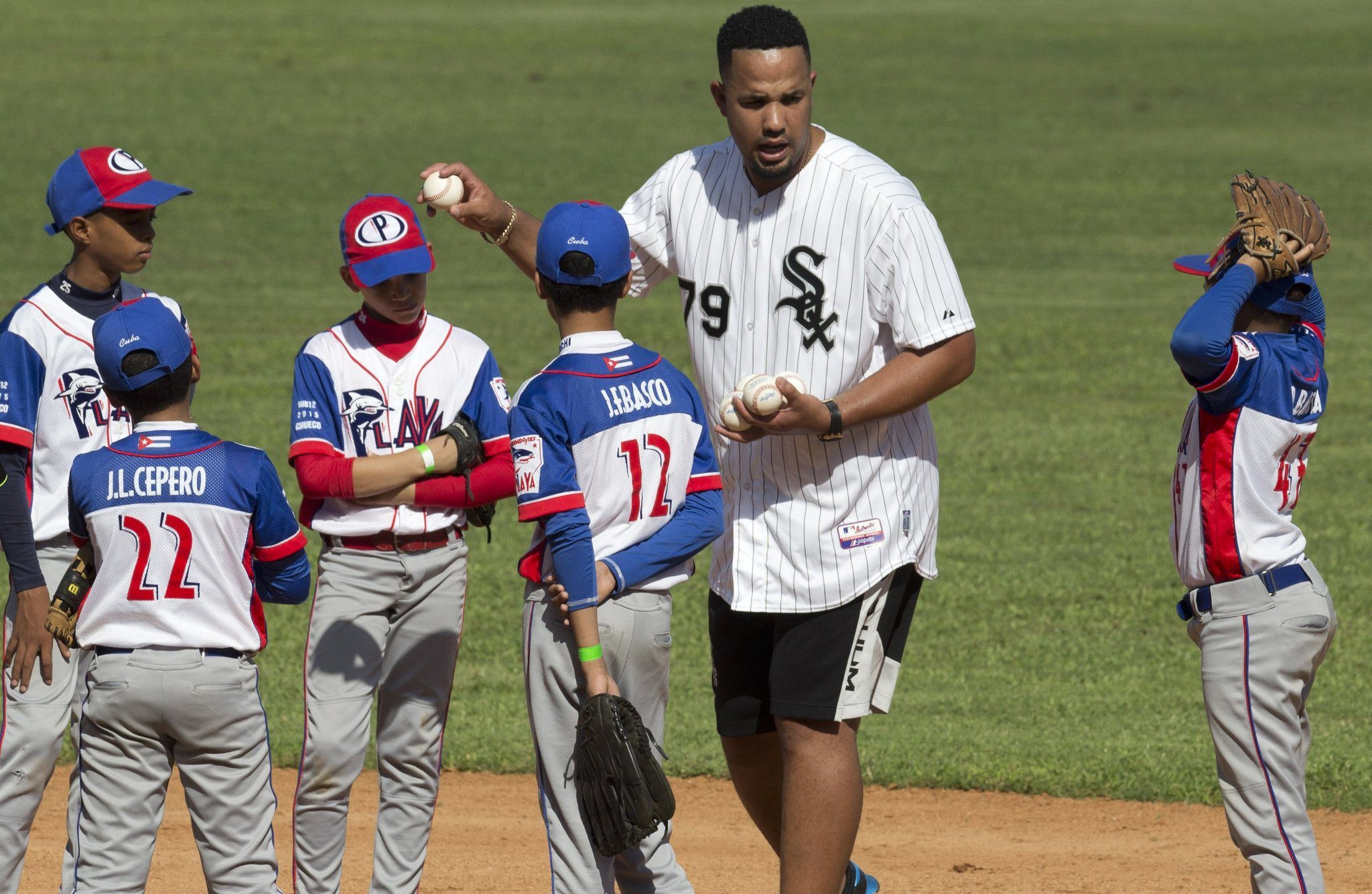 redeye-jose-abreu-returns-to-cuba-20160125.jpg