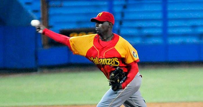 jonder-martinez-villa-clara-final-serie-beisbol-310316.jpg