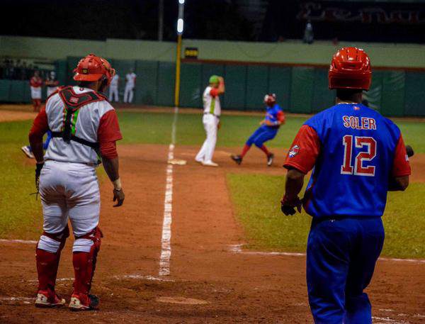 primer juego de beisbol las tunas vs granma 1 foto acn9139959415979499986 Pelota Cubana USA