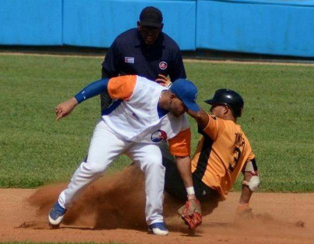 gallos 58 snb foto oscar alfonso1862198796805152061 Pelota Cubana USA