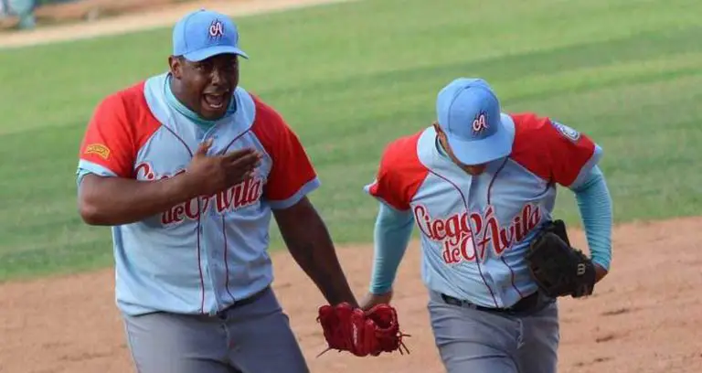 vladimir garcia juego ciego avila foto osavaldo gutierrez picsay Pelota Cubana USA