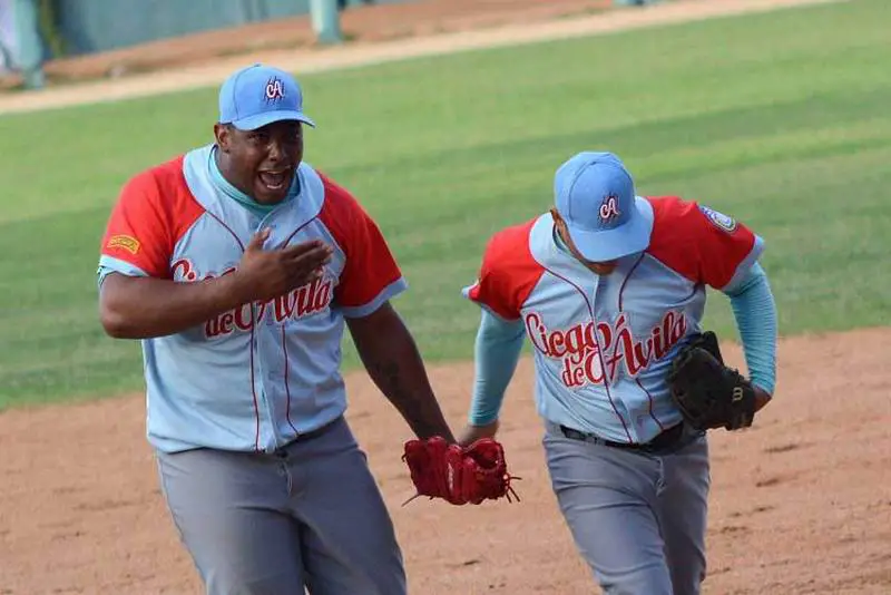 vladimir garcia juego ciego avila foto osavaldo gutierrez Pelota Cubana USA