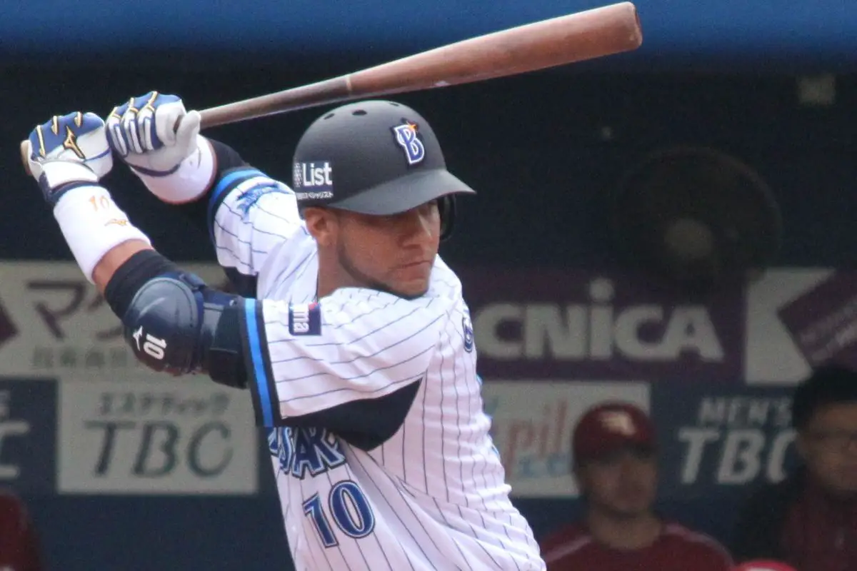20140608 yulieski gourriel castillo 2c infielder of the yokohama dena baystars 2c at yokohama stadium 282 29.0.0 Pelota Cubana USA