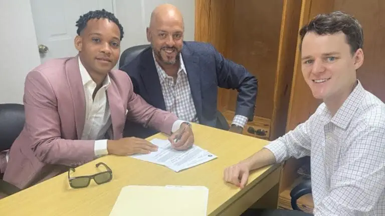 Astros pactan con cubano César Yanquiel Hernández en inicio del período de firmas internacionales.