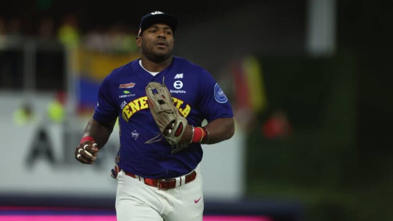 Tres cubanos ganan la Serie del Caribe con los Tiburones de la Guaira de Venezuela