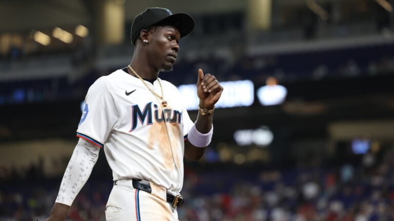 Los Miami Marlins del 2024: Un equipo al borde del precipicio