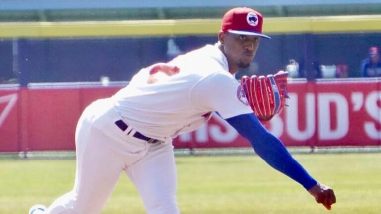 Yosver Zulueta es ascendido a la MLB por los Rojos de Cincinnati