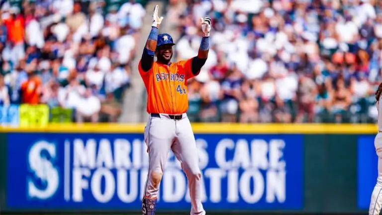 Yordan Álvarez liga duelo multihits, con doble incluido, en derrota de los Astros