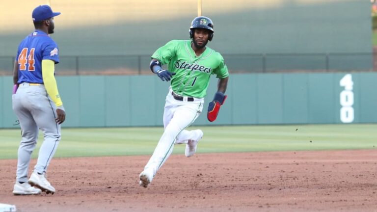 Julio Pablo Martínez conecta doble y llega a 26 bases robadas en el año en Triple A