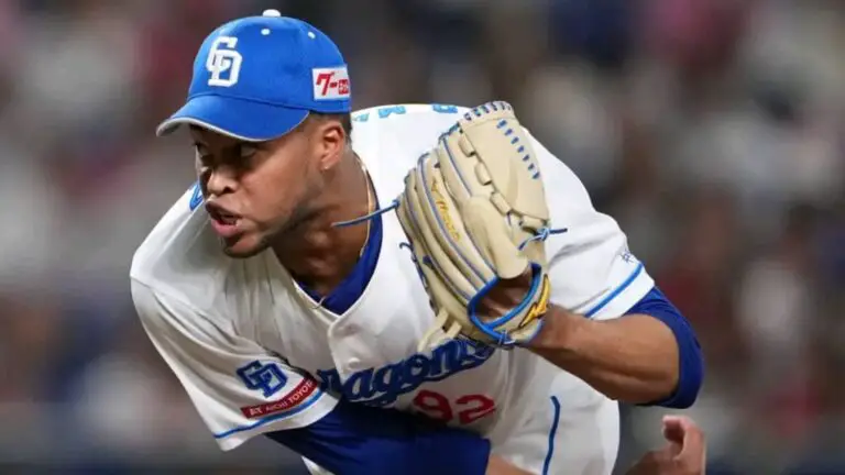 Raidel Martínez salva y está cerca del récord personal en NPB