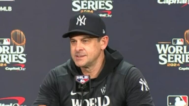 Aaron Boone mostró emoción luego del triunfo de los Yankees