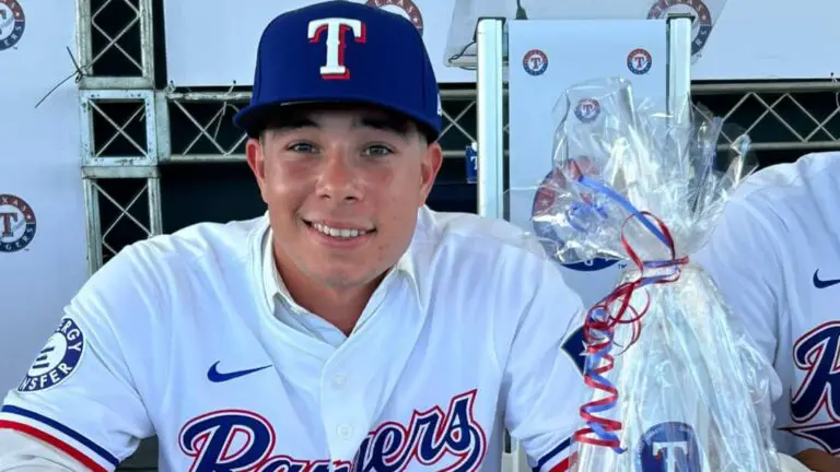 Prospecto cubano Alex Rodríguez firmó con Texas Rangers