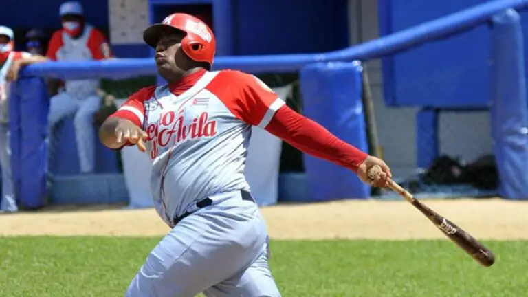 Peloteros avileños piden baja del béisbol cubano por problemas salariales