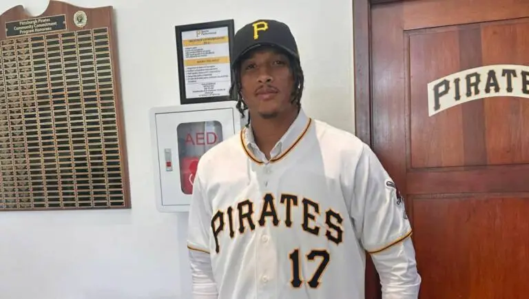 Yulian Quintana firma con los Piratas de Pittsburgh