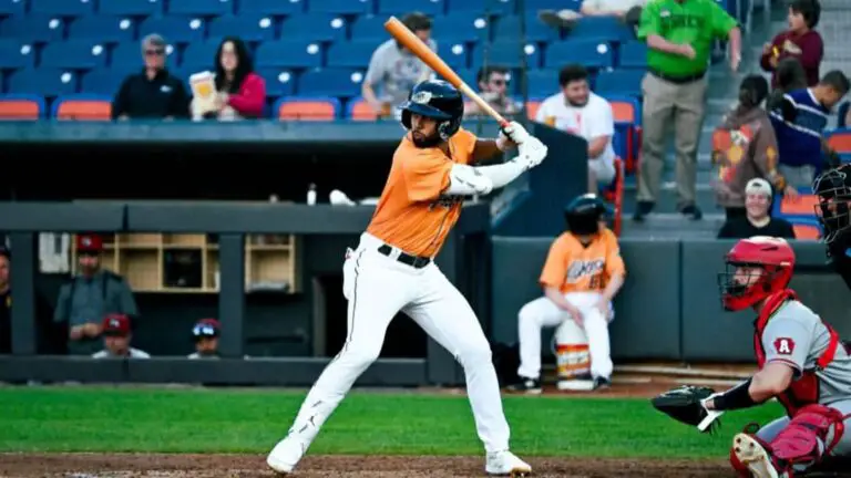 Yordys Valdes resaltó con los Guardianes de Cleveland en el Spring Training 2025.