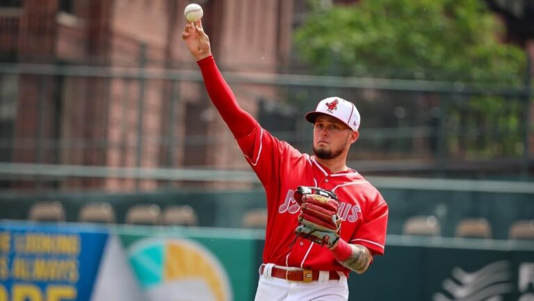 César Prieto conecta su segundo extrabase del Spring Training