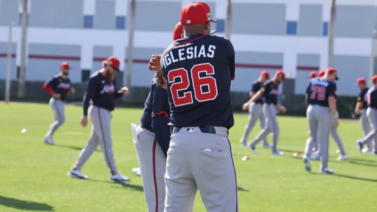 Raisel Iglesias logró victoria con Atlanta y continúo sin permitir carreras