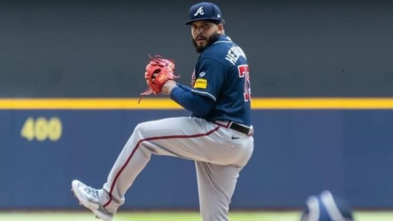 Daysbel Hernández luce hermético en el montículo con los Bravos de Atlanta