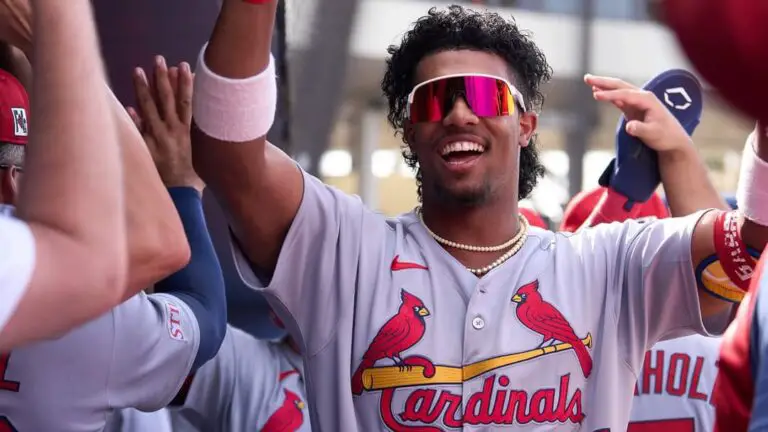 José Barrero conecta extrabase con los Cardinals en los entrenamientos primaverales