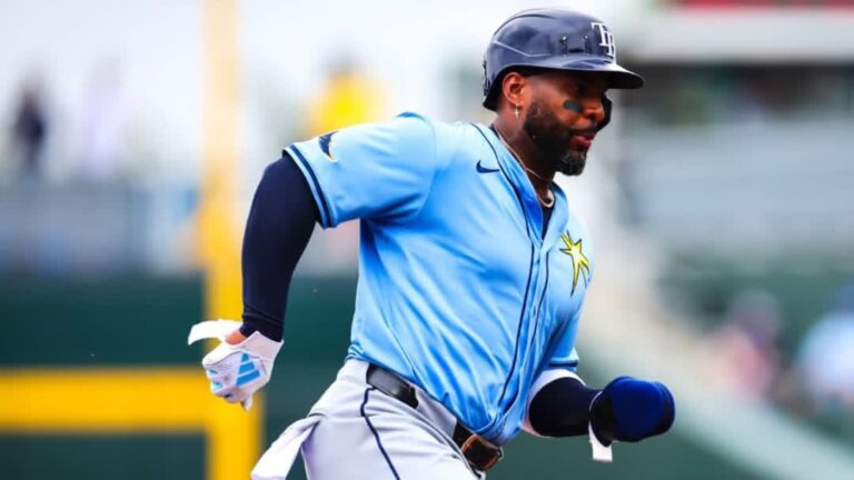 Yandy Díaz destaca en victoria de los Rays de Tampa en Spring Training.