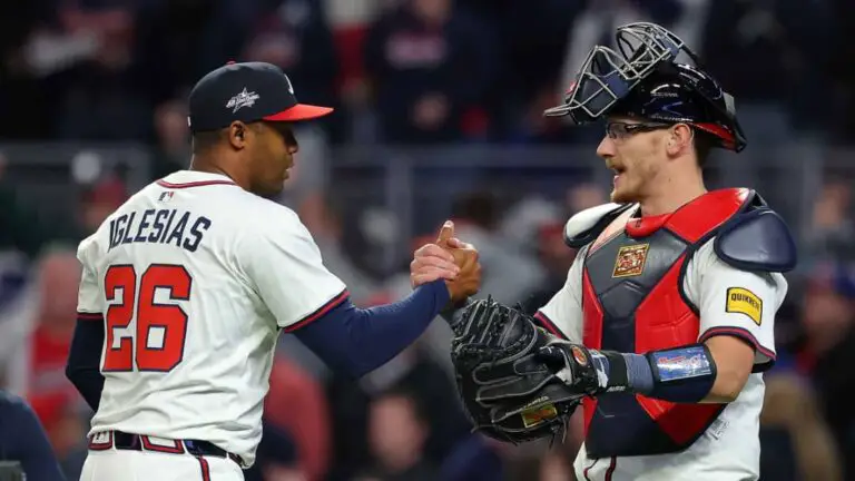 Primer salvamento de Raisel Iglesias en segunda victoria de Atlanta en la temporada.