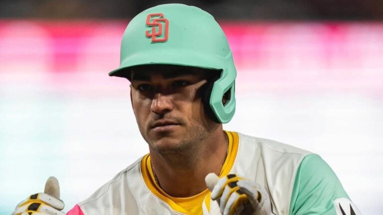 José Iglesias suma doble y base robada en revés de los Padres ante los Cachorros.