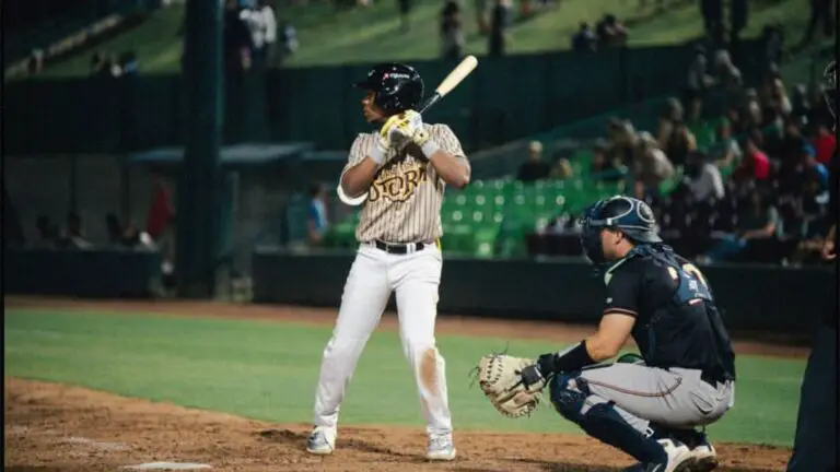Yendry Rojas conecta extrabases y destaca entre cubanos en Clase-A.
