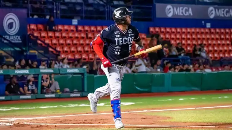 Yadiel Hernández llega a cinco jonrones y es líder en la Liga Mexicana.