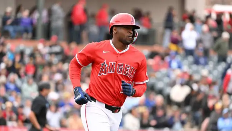 Jorge Soler pega su séptimo doble de la temporada y empuja carrera este martes en MLB.