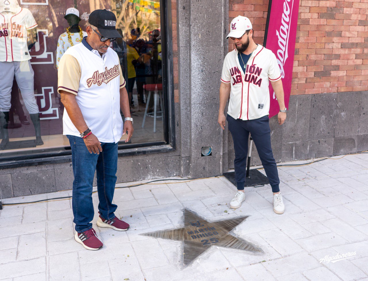 Martín Dihigo recibe tributo histórico en México Develación de la estrella con el nombre de Martín Dihigo en el paseo principal de la tienda oficial del Club Unión Laguna.