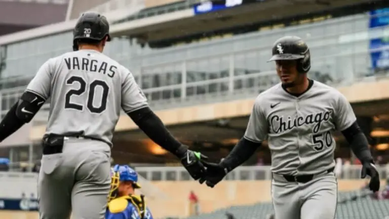 Miguel Vargas con multihits ante Rangers de Texas.