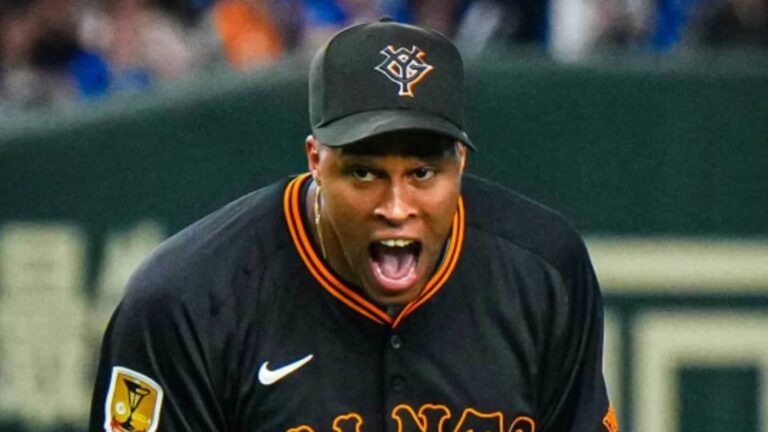 Raidel Martínez salvó y llegó a 180 de por vida en NPB.