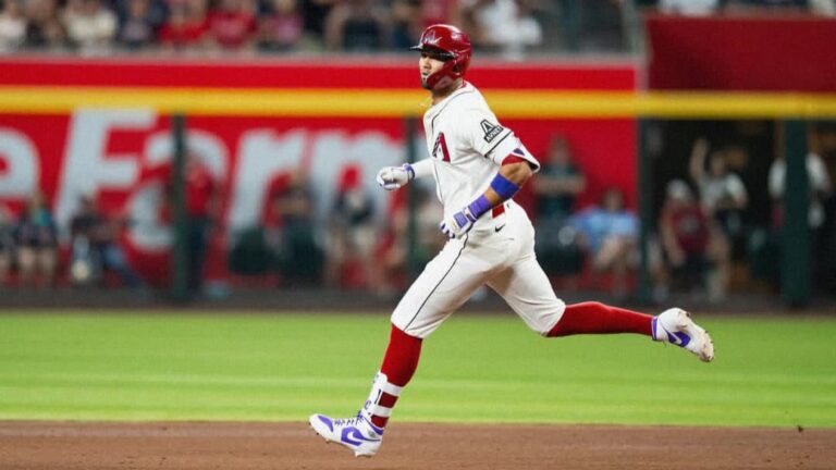 Lourdes Gurriel Jr sumó otro extrabase en la temporada 2025 de MLB.