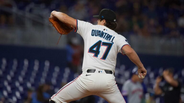 Cal Quantrill lanzando en Miami