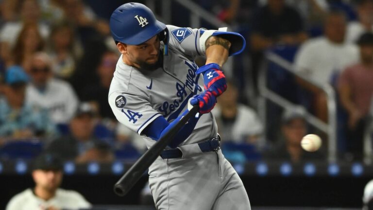 Andy Pagés empuja carrera frente a los Diamondbacks de Arizona