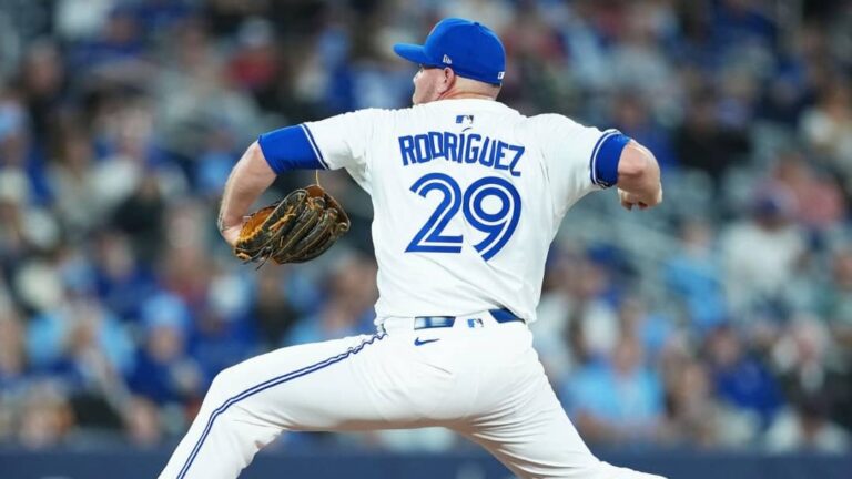 Yariel Rodríguez poncha a 5 en victoria de Toronto este jueves