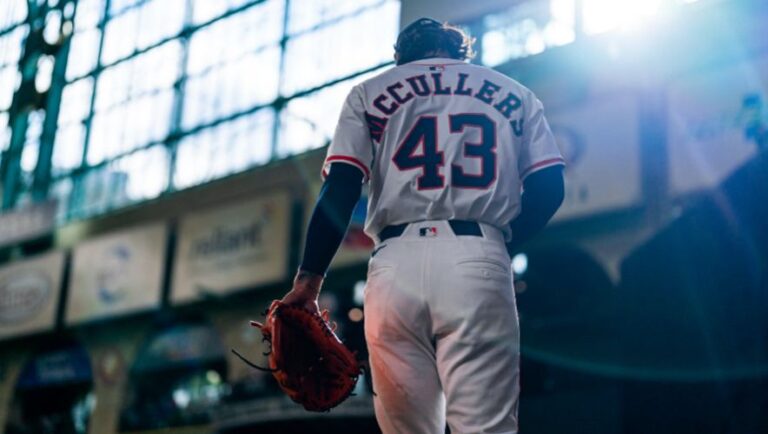 Astros caen ante Rojos en regreso de Lance McCullers a Houston.