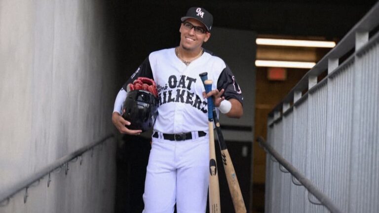 Alberto Hernández lidera actuación de cubanos en Clasen A con juego multihits