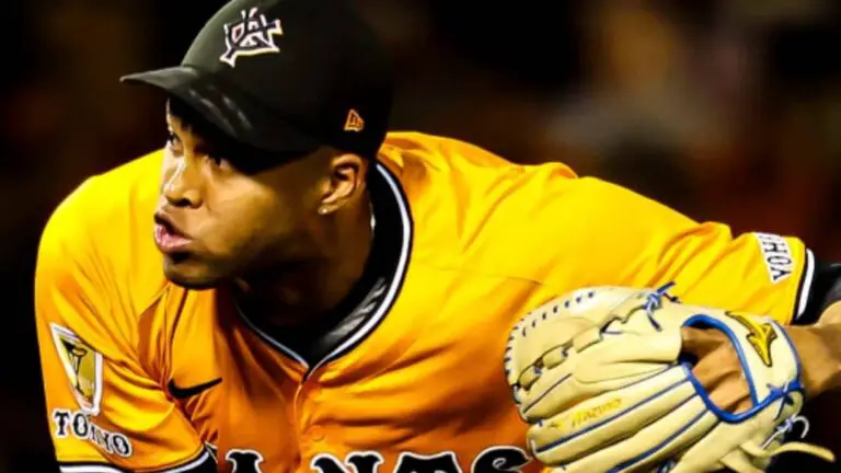 Raidel Martínez salva y es líder en solitario en la NPB