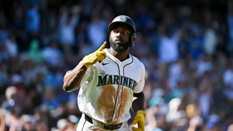 Randy Arozarena continua con su racha de partidos llegando a base en MLB.