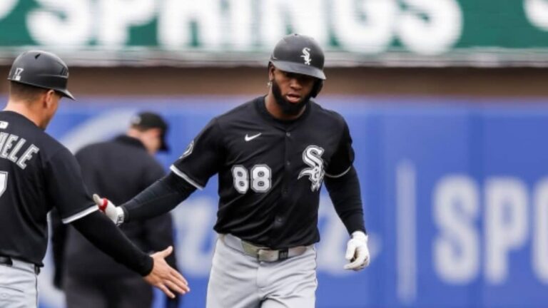 Luis Robert Jr con multihits ante Cerveceros de Milwaukee.