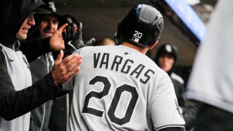 Miguel Vargas triplica en jornada de miércoles de MLB.