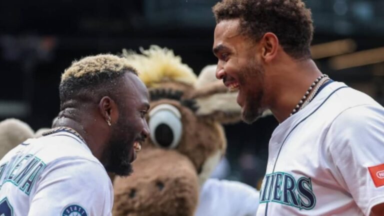 Randy Arozarena vuelve a triplicar ante Los Angeles Angels.