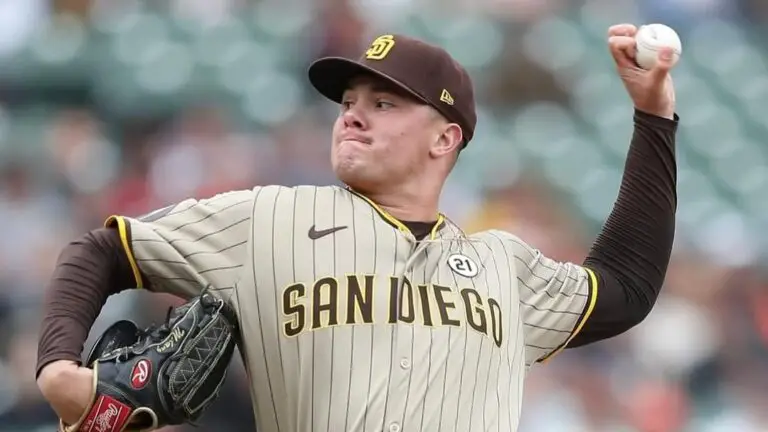 Adrián Morejón saca un out y consigue hold por segundo día consecutivo.