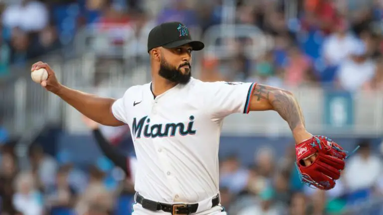 Sandy Alcántara recupera la forma que lo llevó al Cy Young