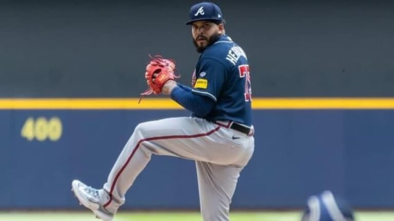 Daysbel Hernández recetó par de ponches en 0.2 inning de labor