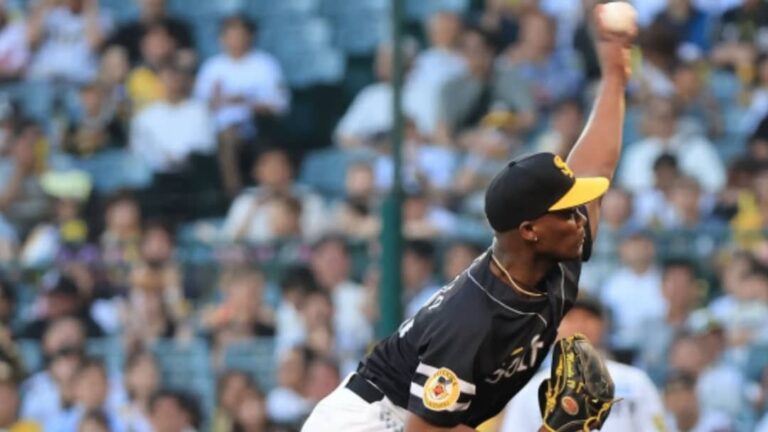 Liván Moinelo con salida de calidad ante Tigres de Hanshin en NPB