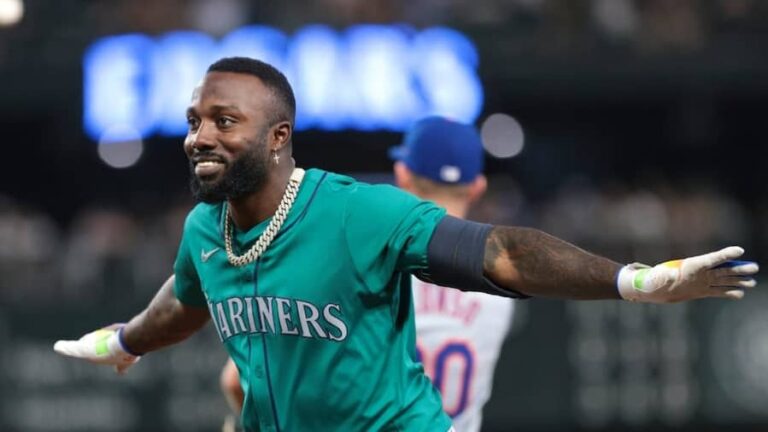 Randy Arozarena llega a 19 juegos multihits en la temporada de MLB